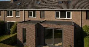 Uitbouw aan de achterkant van een rijwoning